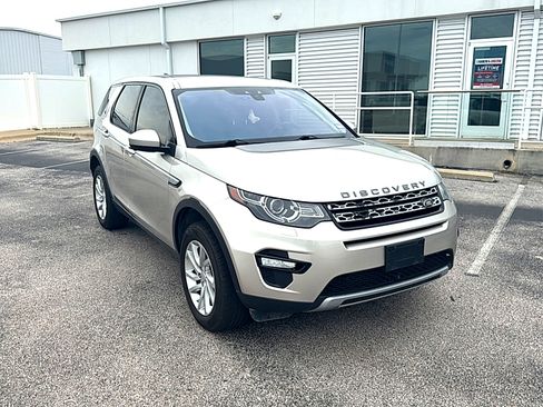 Used 2017 Land Rover Discovery Sport HSE AWD/4WD image 2