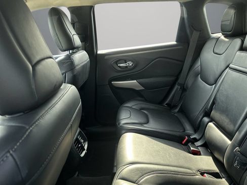 Used 2018 Jeep Cherokee Limited w/ Technology Group FWD image 6