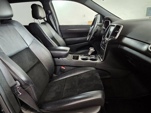 Used 2017 Jeep Grand Cherokee Altitude AWD/4WD image 16