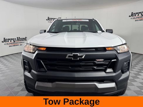 Used 2025 Chevrolet Colorado Trail Boss AWD/4WD image 4