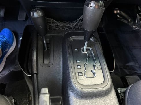 Used 2014 Jeep Wrangler Sport image 19