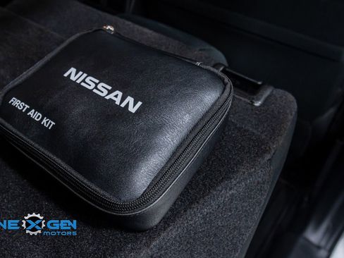 Used 2020 Nissan Rogue SV image 34