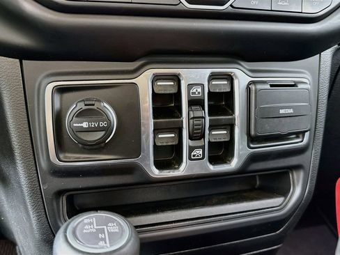 Used 2023 Jeep Wrangler Unlimited Sahara AWD/4WD image 21