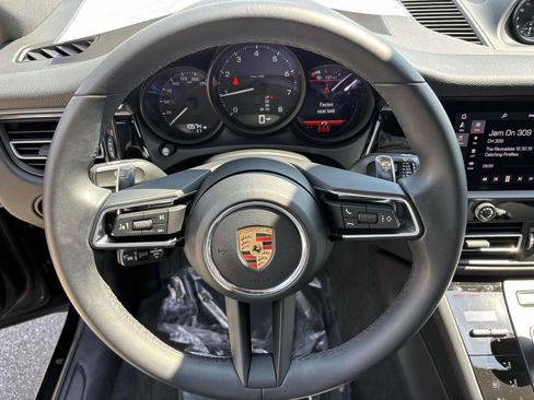 Certified 2026 Porsche Macan AWD/4WD image 26