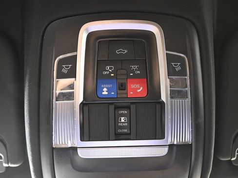 Used 2023 RAM 1500 Laramie AWD/4WD image 34