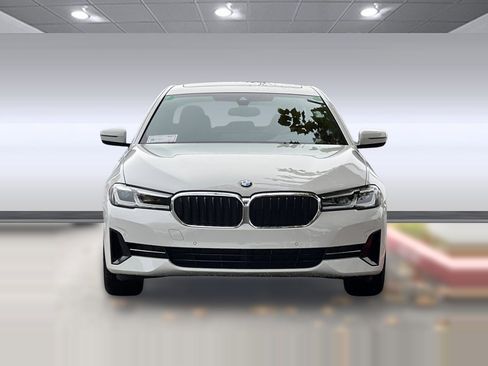 Certified 2022 BMW 530i w/ Convenience Package image 5