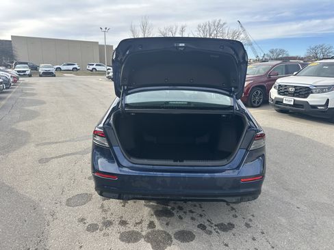 Used 2023 Honda Accord EX image 10