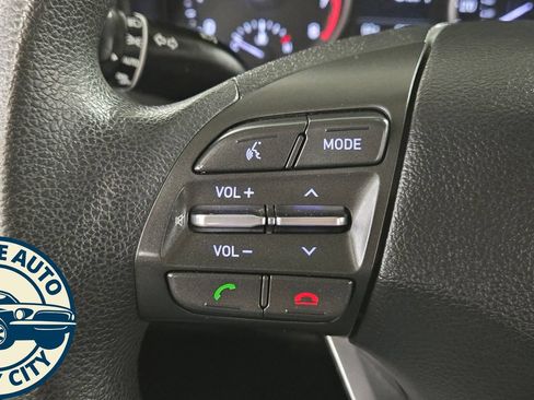 Used 2018 Hyundai Elantra GT FWD image 12
