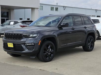 Used 2025 Jeep Grand Cherokee Limited w/ Black Appearance Package
