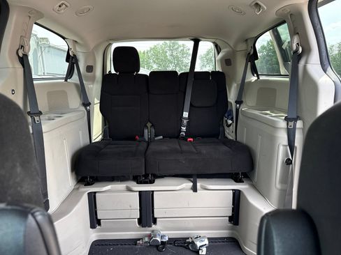 Used 2015 Dodge Grand Caravan SXT w/ Rear Park Assist Package FWD image 8