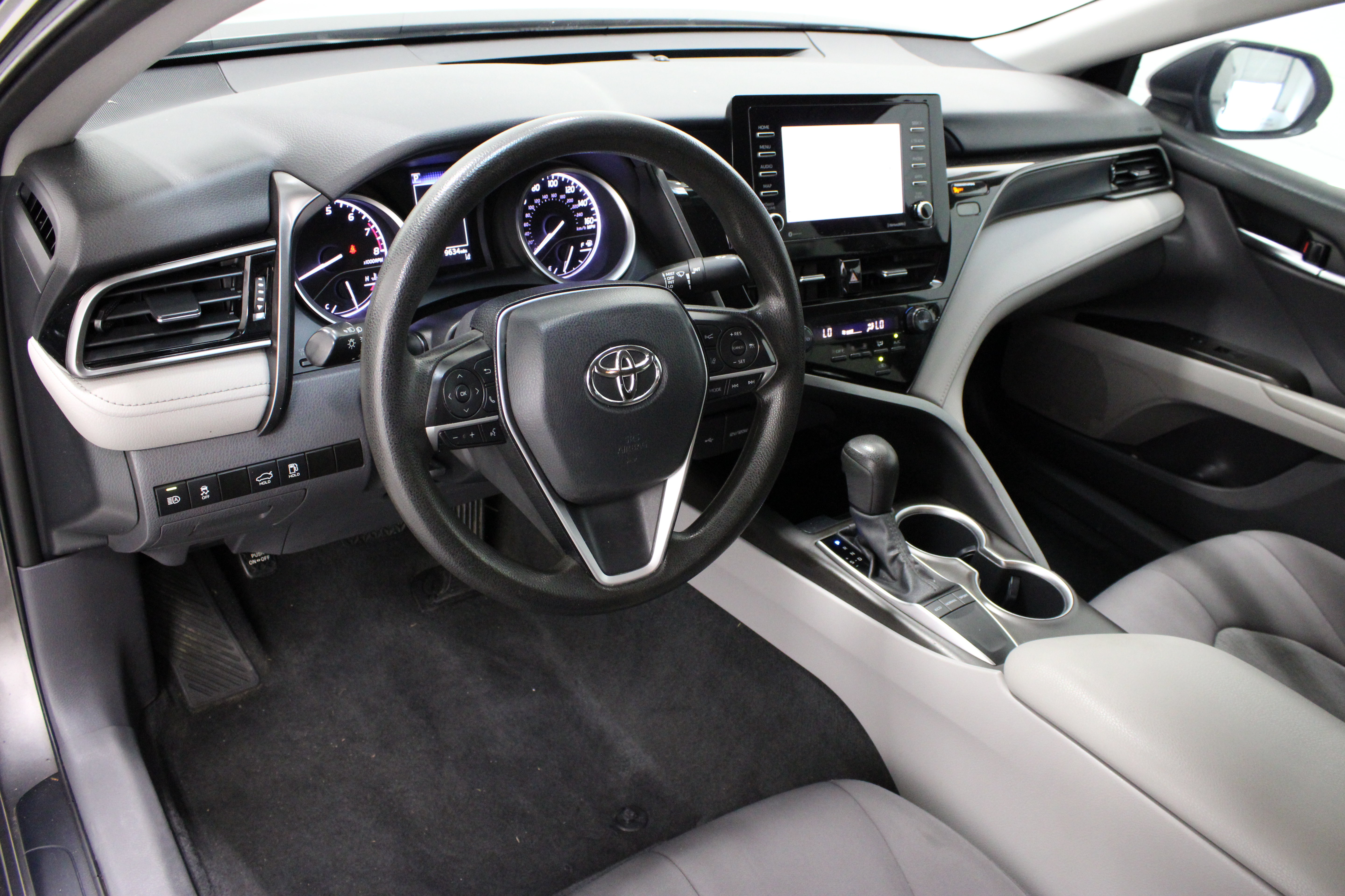 Used 2022 Toyota Camry LE FWD image 13