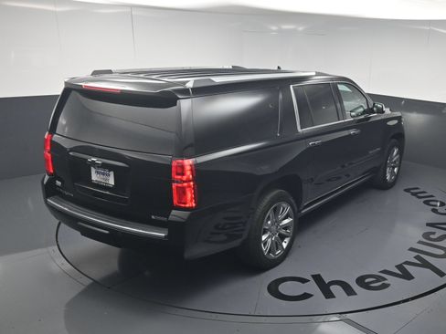 Used 2017 Chevrolet Suburban Premier AWD/4WD image 35