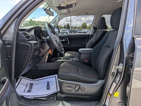 Used 2018 Toyota 4Runner TRD Off-Road AWD/4WD image 13