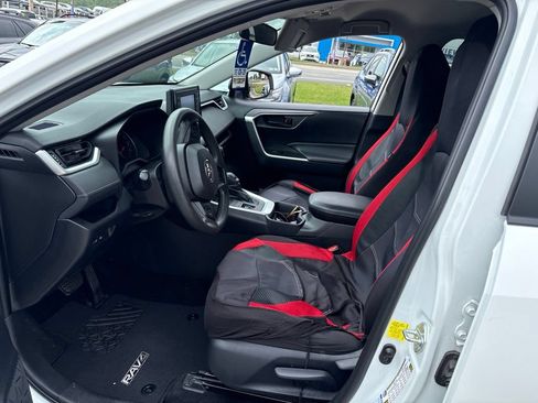 Used 2019 Toyota RAV4 LE w/ Carpet Mat Package AWD/4WD image 15
