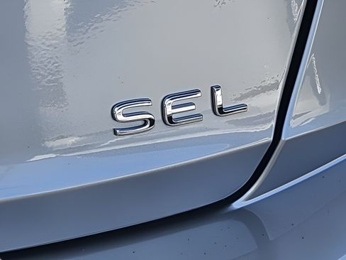 Used 2025 Volkswagen Jetta SEL FWD image 29