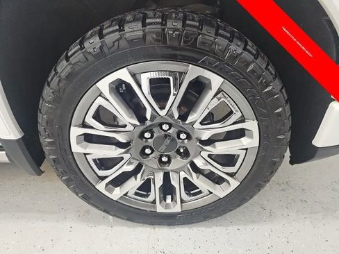 Used 2024 GMC Sierra 1500 Denali Ultimate image 8