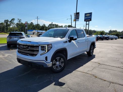 Used 2024 GMC Sierra 1500 SLT AWD/4WD image 1