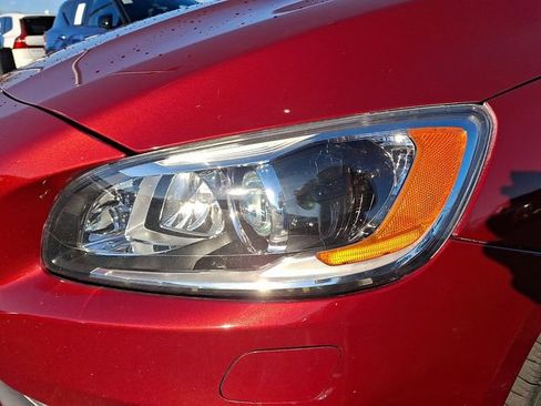 Used 2016 Volvo S60 T5 Inscription Platinum image 9