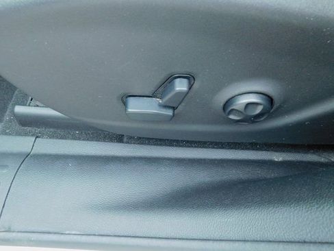 Used 2019 Jeep Cherokee Latitude Plus w/ Cold Weather Group image 7