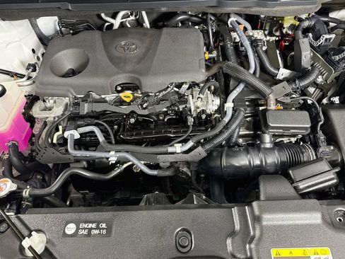 Used 2022 Toyota Sienna XLE w/ XLE Plus Package FWD image 37