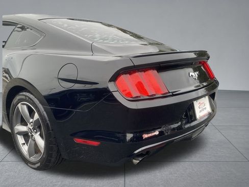 Used 2017 Ford Mustang Coupe image 9