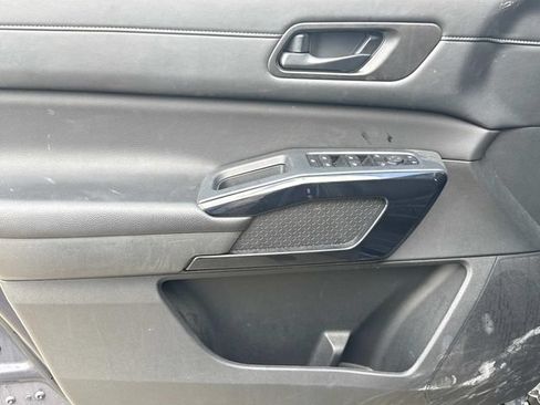Used 2025 Nissan Pathfinder SV FWD image 25