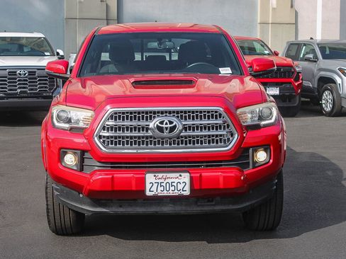 Used 2016 Toyota Tacoma TRD Sport w/ Towing Package image 2