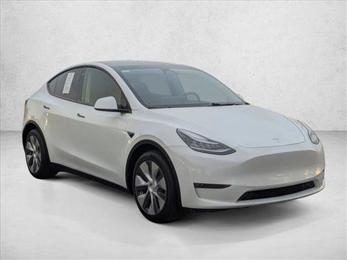 Used 2021 Tesla Model Y Long Range image 3