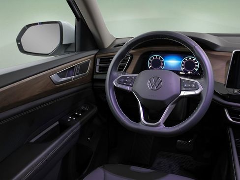 Used 2024 Volkswagen Atlas SE w/ Black Wheel Package FWD image 15