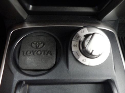 Used 2018 Toyota 4Runner SR5 Premium AWD/4WD image 29
