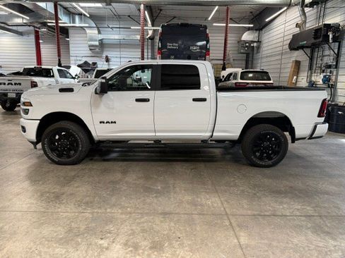 Used 2025 RAM 2500 Big Horn AWD/4WD image 32