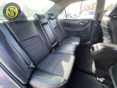 Used 2016 Toyota Camry SE image 18