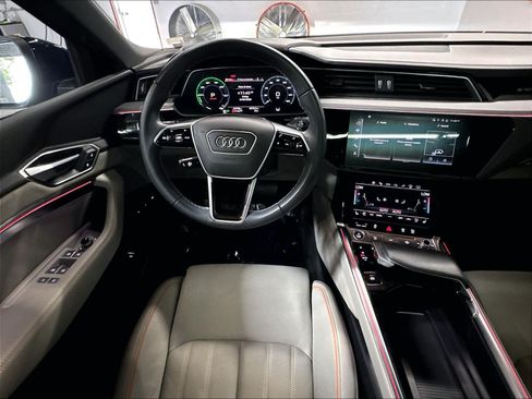 Certified 2024 Audi Q8 e-tron Premium Plus w/ Prestige Package AWD/4WD image 8