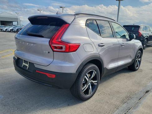 New 2026 Volvo XC40 B5 Core AWD/4WD image 2