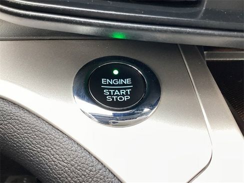 Used 2020 Ford Explorer XLT image 19