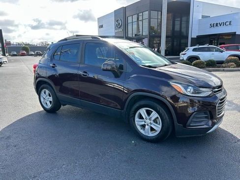 Used 2021 Chevrolet Trax LT w/ Driver Confidence Package image 1