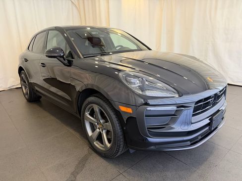 Certified 2024 Porsche Macan AWD/4WD image 7