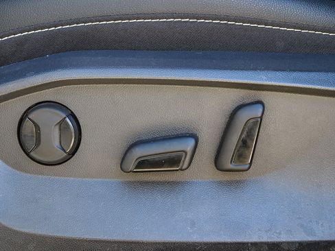 Used 2023 Volkswagen Taos SE w/ Panoramic Sunroof Package image 21