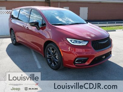 New 2026 Chrysler Pacifica Select