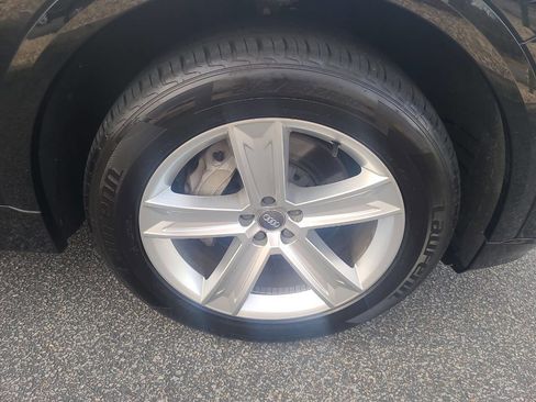 Used 2019 Audi Q8 Premium image 9