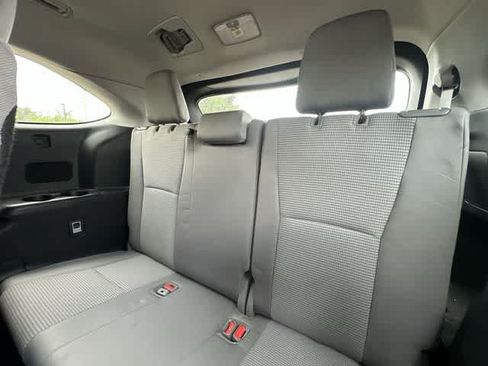 Used 2020 Toyota Highlander LE AWD/4WD image 23