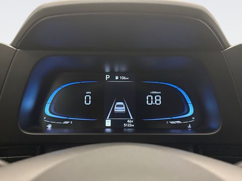 Used 2025 Hyundai Elantra Sport image 9