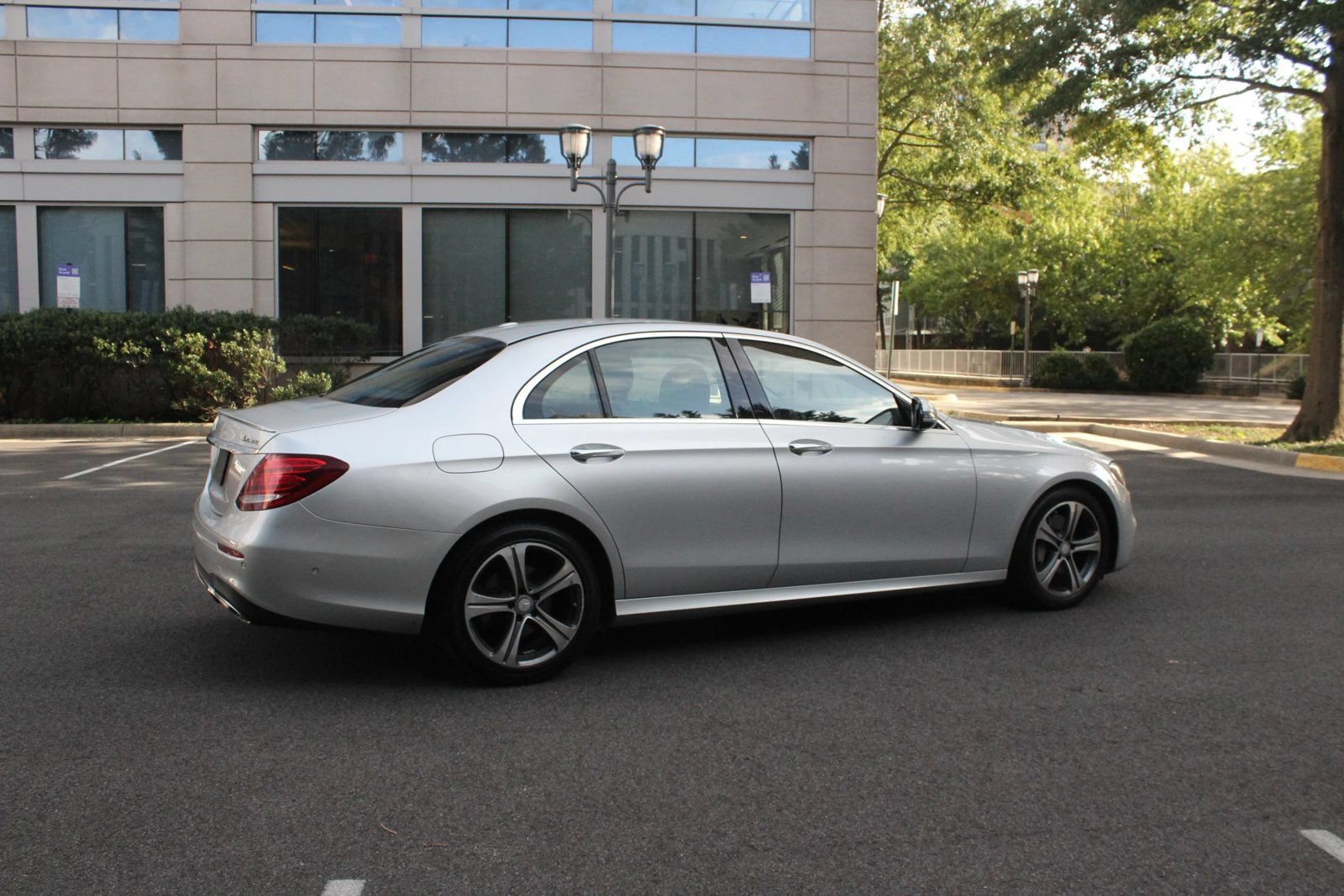 Used 2017 Mercedes-Benz E 300 4MATIC image 7