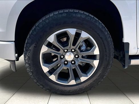 Certified 2022 Chevrolet Silverado 1500 High Country w/ Technology Package AWD/4WD image 9