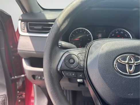 Used 2021 Toyota RAV4 LE AWD/4WD image 19