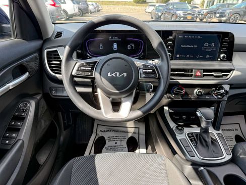 Used 2025 Kia Seltos LX image 36