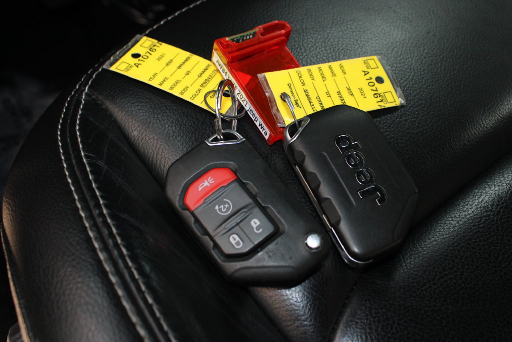 Used 2021 Jeep Wrangler Unlimited Sahara AWD/4WD image 32