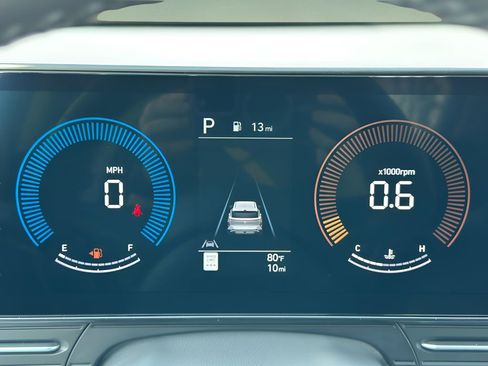 Used 2025 Hyundai Kona SEL image 13