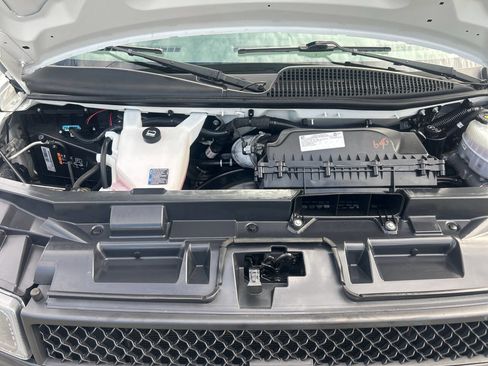 Used 2021 Chevrolet Express 2500 w/ Driver Convenience Package image 17