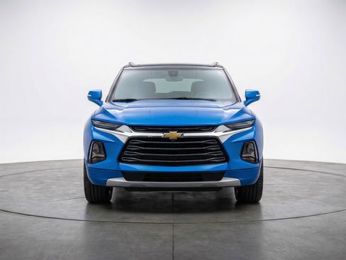 Used 2025 Chevrolet Blazer LT image 2